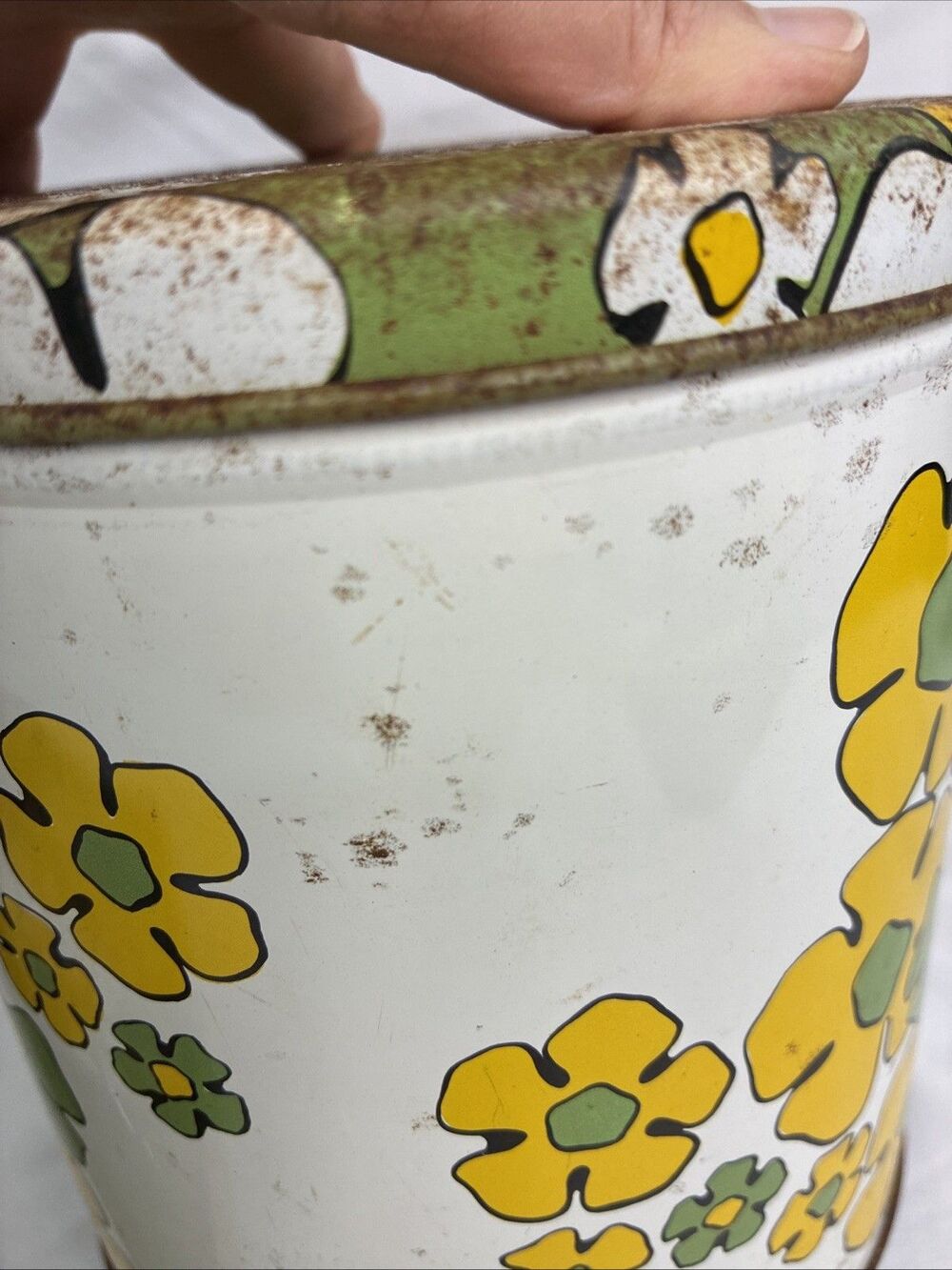 Ballonoff Daisy Tin Set Canister Dustpan Avocado Green Yellow Flower Rusty Vtg - Picture 15 of 16